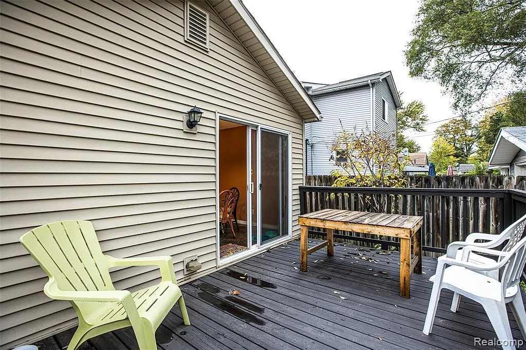 fenced deck - 23408 Reynolds Ave