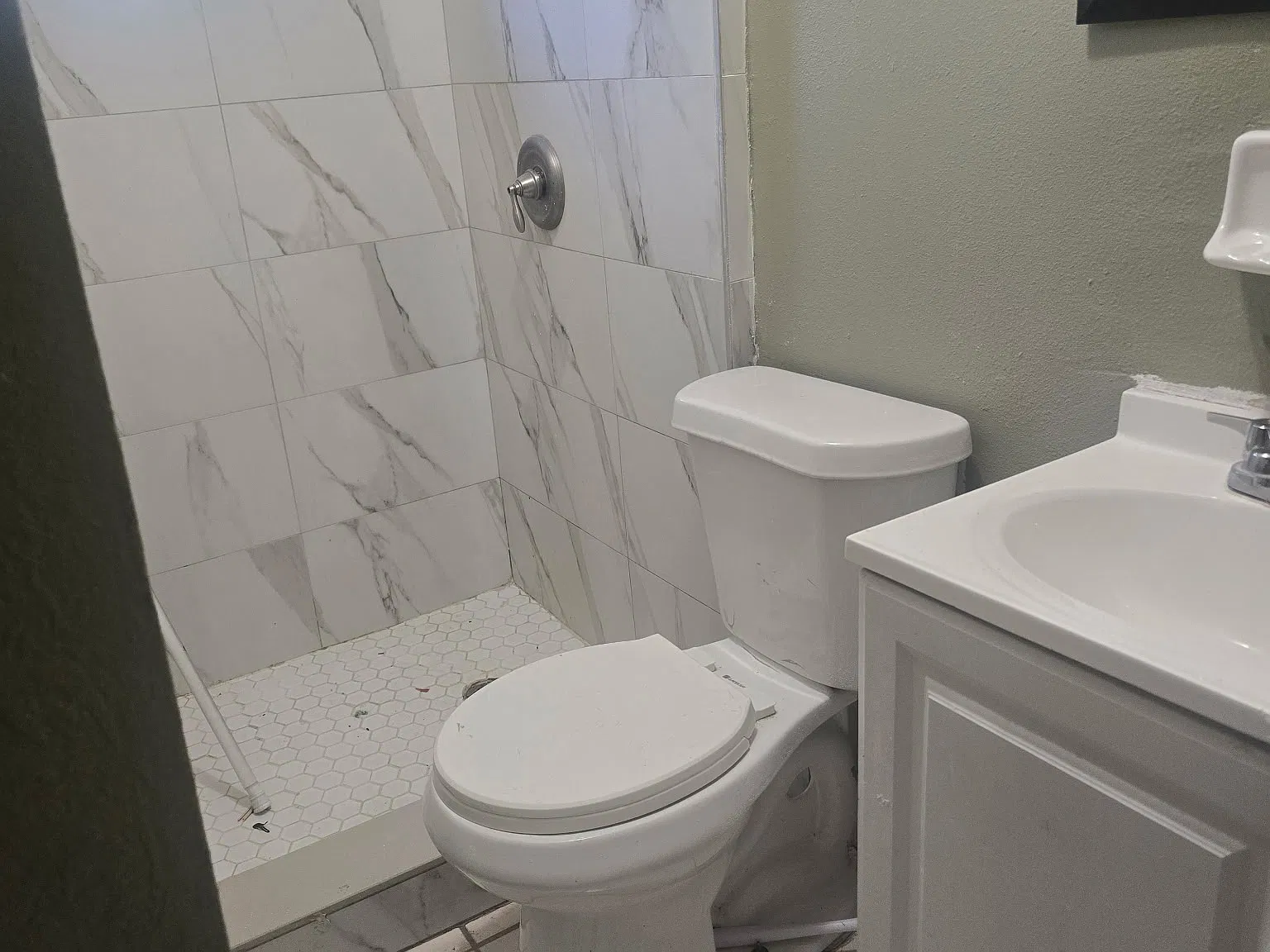 4 bed, 1200 sqft, $1,900 — Photo 2