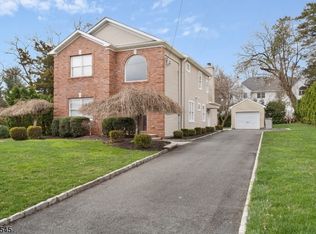 11 Cedar Rd, Watchung, NJ 07069