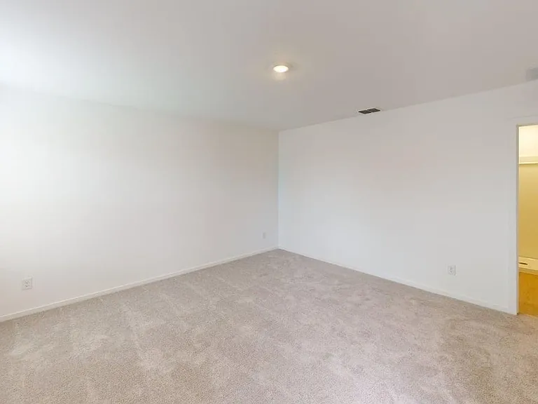 3911 Ontario Way — Photo 8