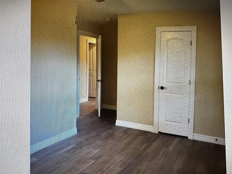 215 Anna St — Photo 3
