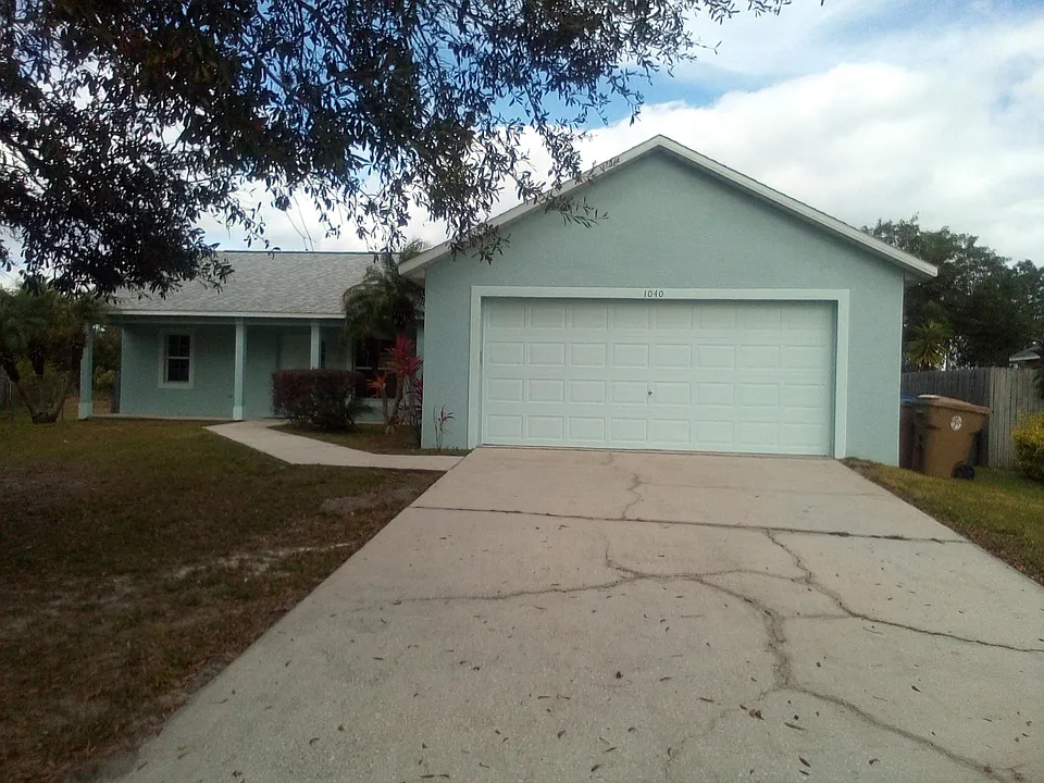 1040 Gary Dr