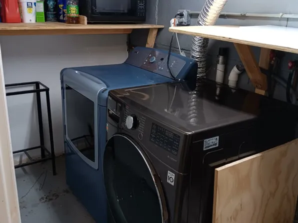 9811 Seaview Avenue image 25 of 28