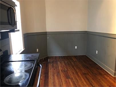 4th image of 402 E Bolton St #B