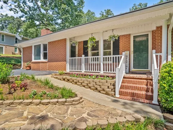 3054 Creekside Dr, Seneca, SC 29672