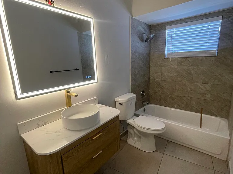921 SW 10th Dr #3 — Photo 7