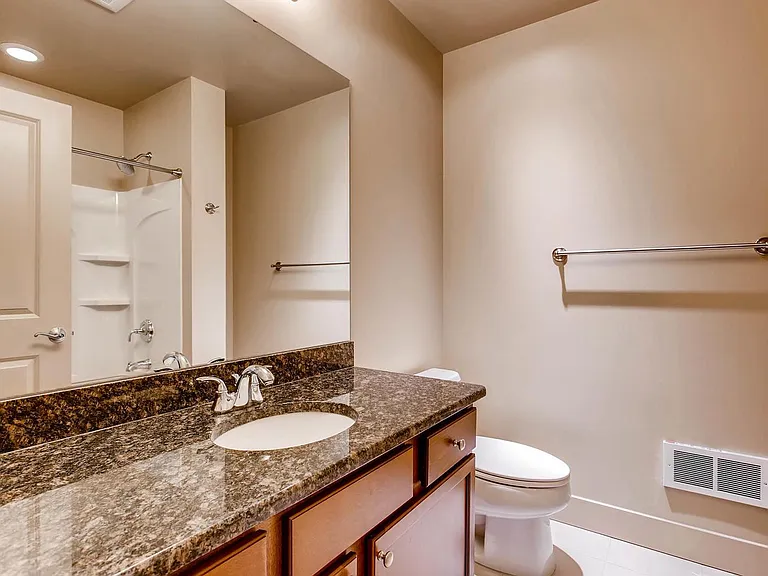 7800 SE 27th St #305 — Photo 22