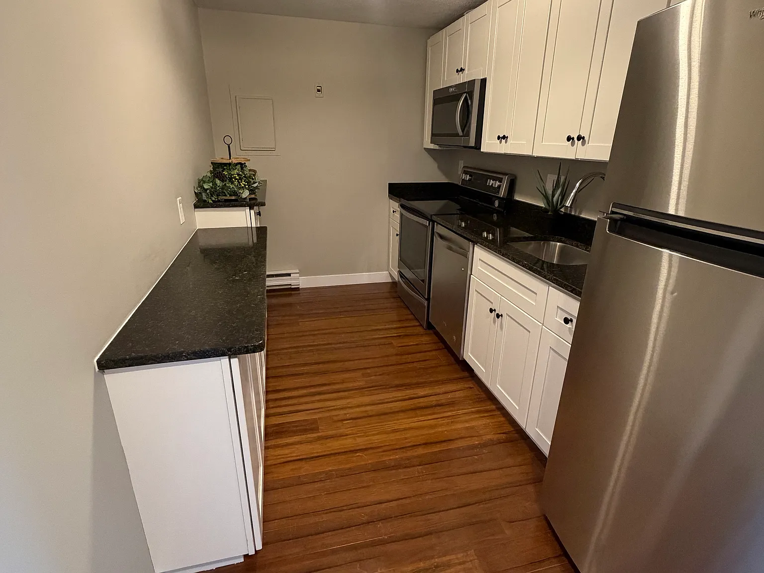 1 bed, 650 sqft, $2,350 — Photo 2