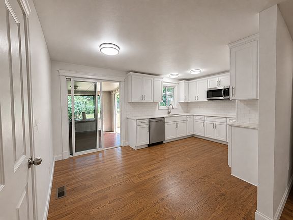 4th image of 15506 NE 32nd St