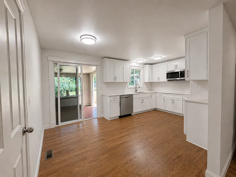 15506 NE 32nd St — Photo 4