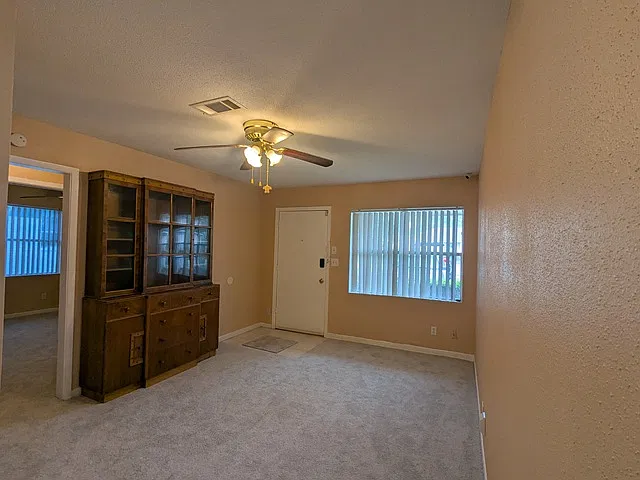 3 bed, 890 sqft, $1,250 — Photo 3