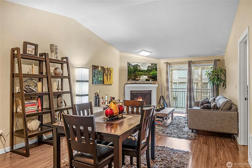 Kirkland Springs Condo — Photo 1