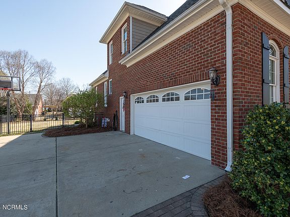 4th image of 304 Donald Drive