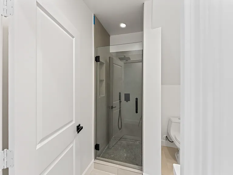 1800 Benedict Canyon Dr — Photo 12