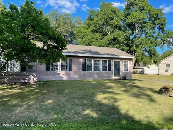 26 Holiday Lane, Cairo, NY 12413