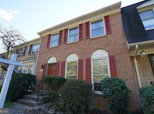 9039 Blarney Stone Dr, Springfield, VA 22152