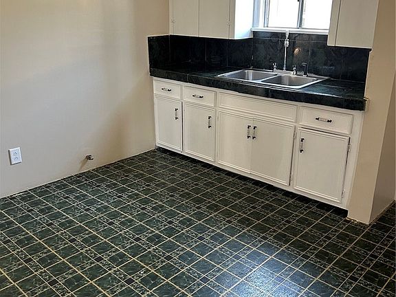 5th image of 1947 E 74th St