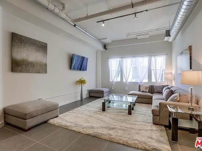 939 S Broadway — Photo 109