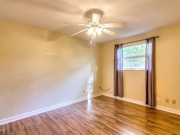 5th image of 16 Pine Valley Cir