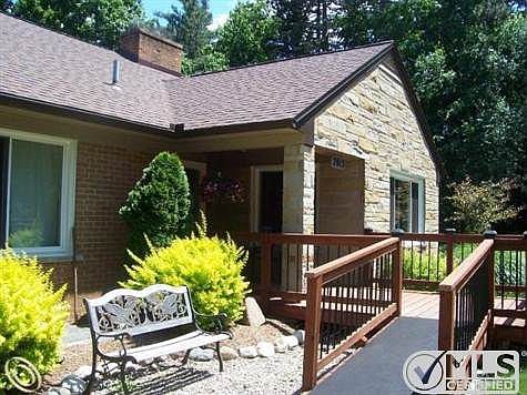 2015 Hall Ave 003.jpg