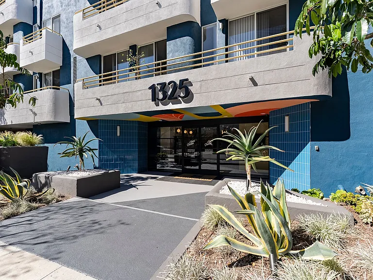 Sierra Fountain Apartments — Photo 4