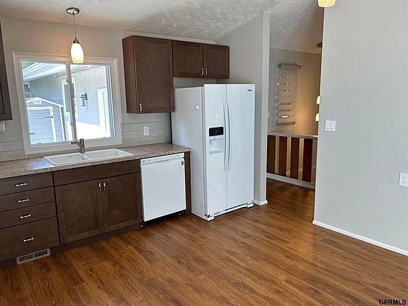 4th image of 7135 York Ln