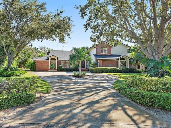 2371 Landings Cir, Bradenton, FL 34209