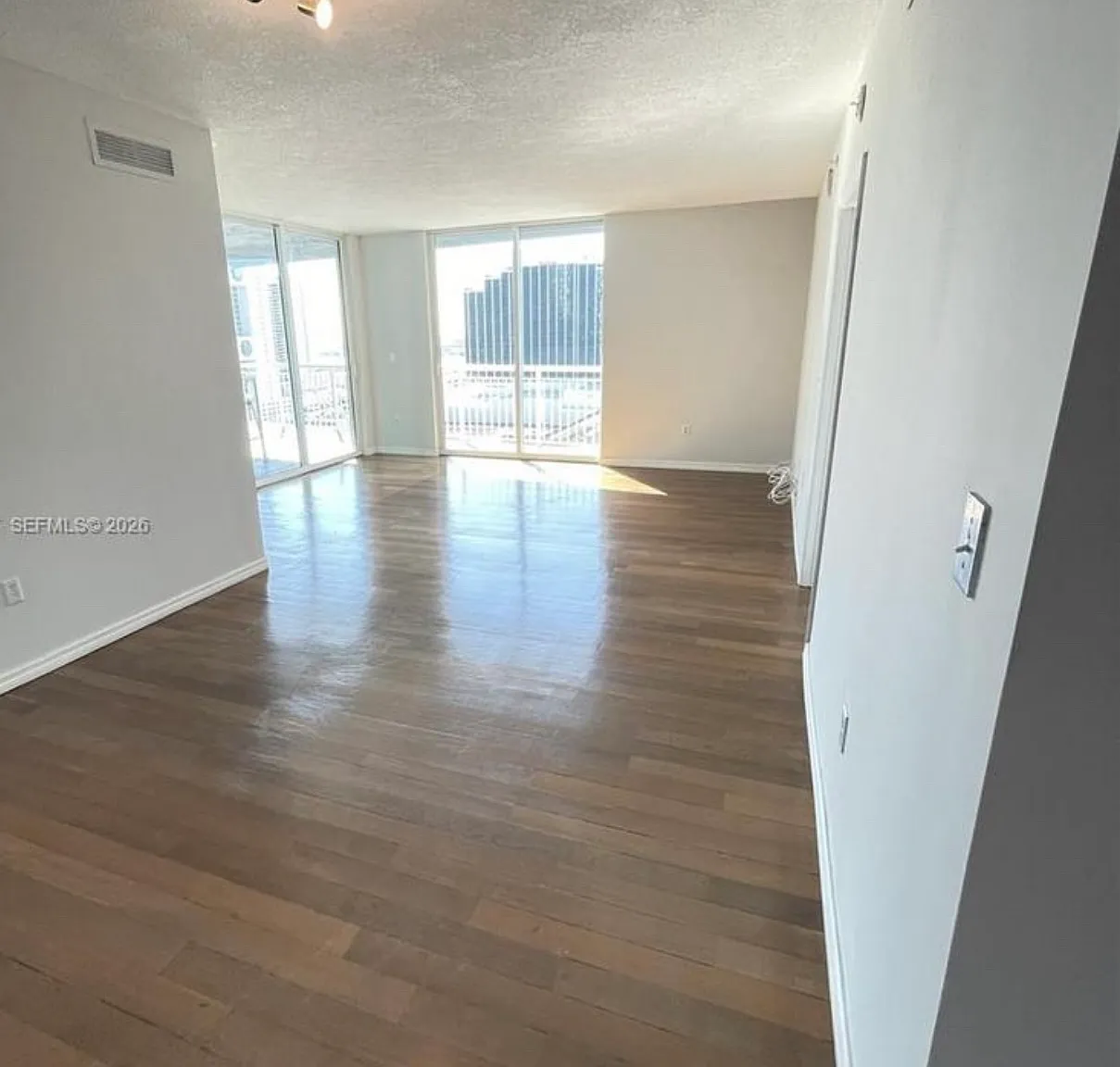 3 bed, 1318 sqft, $4,000 — Photo 3