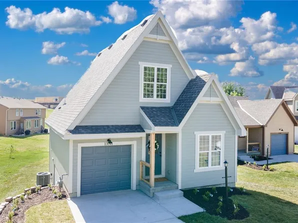13741 Leigh Dr, Bonner Springs, KS 66012