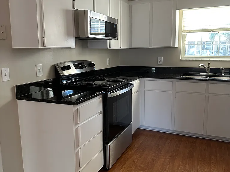 25306 SW 16th Ave — Photo 7