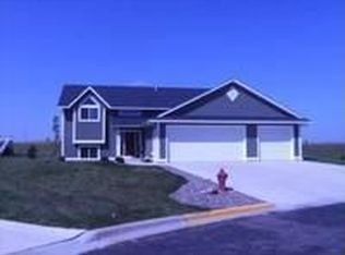 602 25th Ne Cir, Waseca, MN 56093