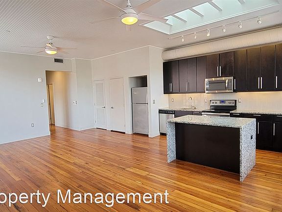 3rd image of 905 Broadway Blvd #502