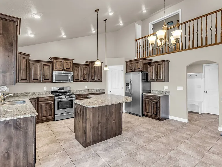 1377 S 4300 W — Photo 7