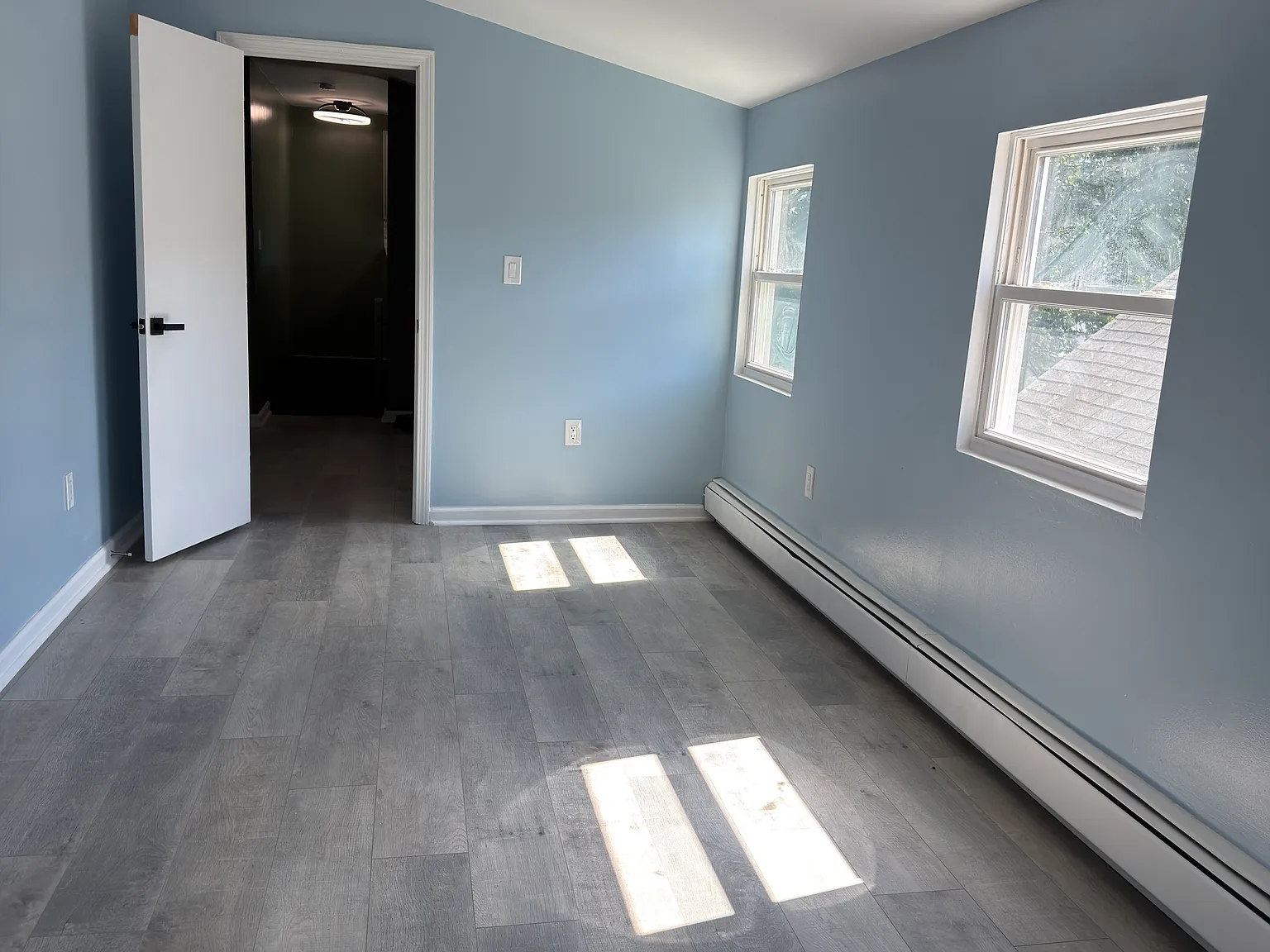3 bed, 900 sqft, $2,100 — Photo 3