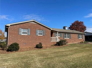 711 Lee Rd, Thomasville, NC 27360