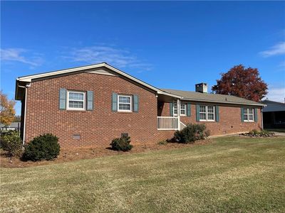 711 Lee Rd, Thomasville, NC, 27360