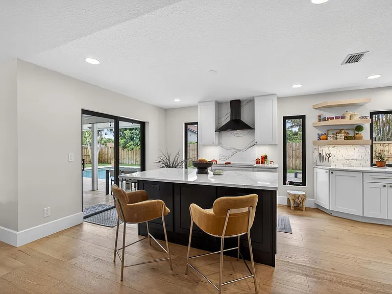 12897 La Rochelle Cir — Photo 19