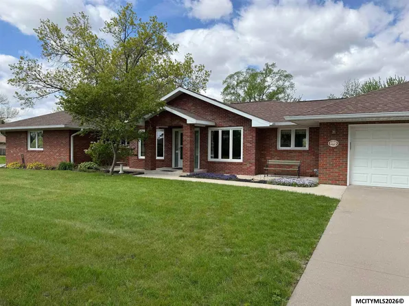 311 Orchard Dr, Marshalltown, IA 50158