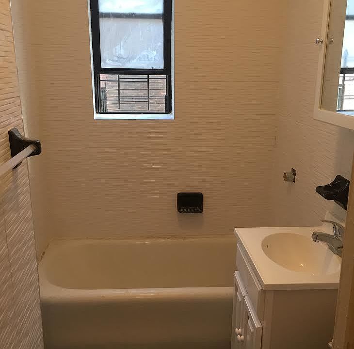 2nd image of 1296 Pacific St APT 206