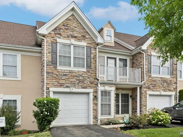 4 Birchwood Ln, North Haledon, NJ 07508