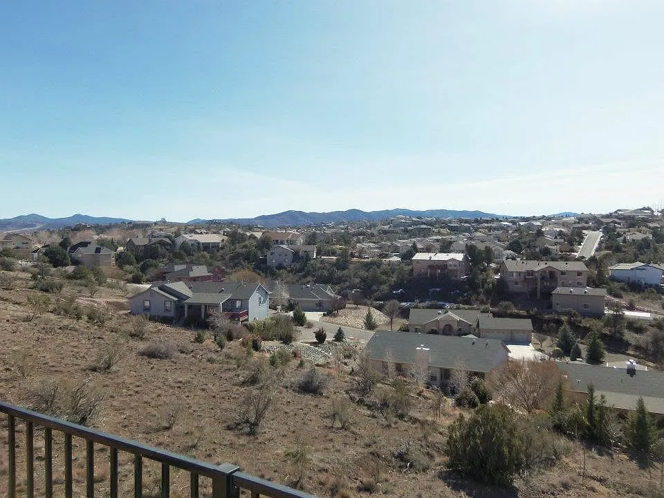 6 bed, 3700 sqft, $3,400 — Photo 3