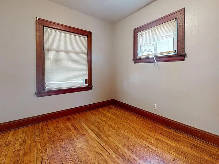 9715 Plymouth Ave — Photo 29