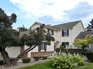 7173 Creeks Xing, West Bloomfield, MI 48322