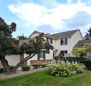 7173 Creeks Xing, West Bloomfield, MI, 48322