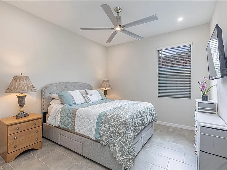 2079 Vermont Ln — Photo 12