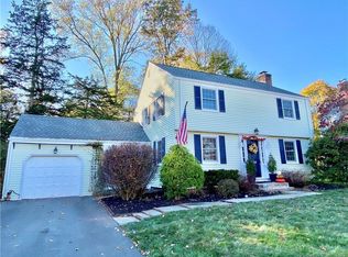 25 Meadow Farms Rd, West Hartford, CT 06107