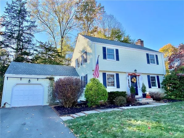 25 Meadow Farms Road, West Hartford, CT 06107