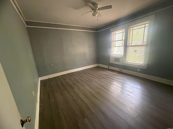 5th image of 719 S Plum St