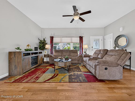 3rd image of 54 Woodcrest Ave