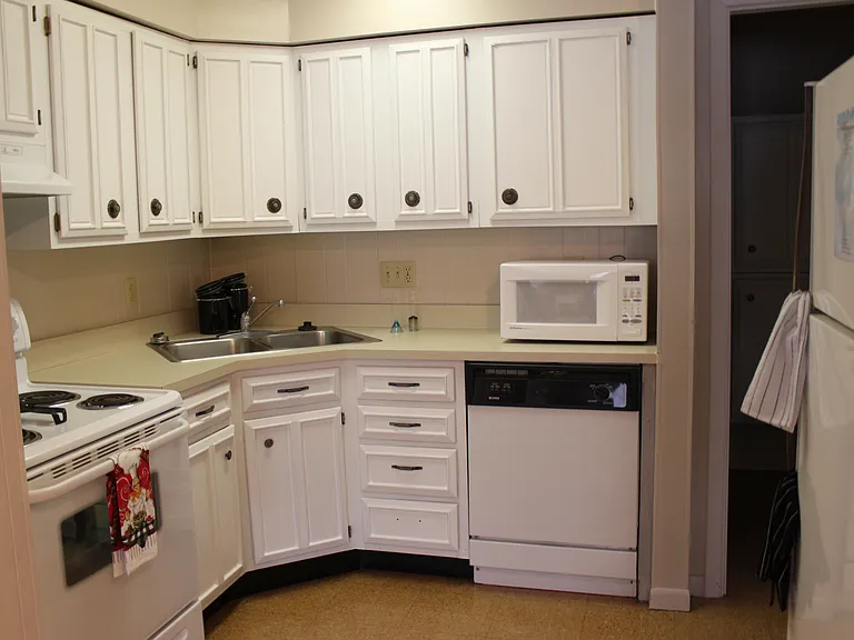 Crestview Apartments — Photo 24
